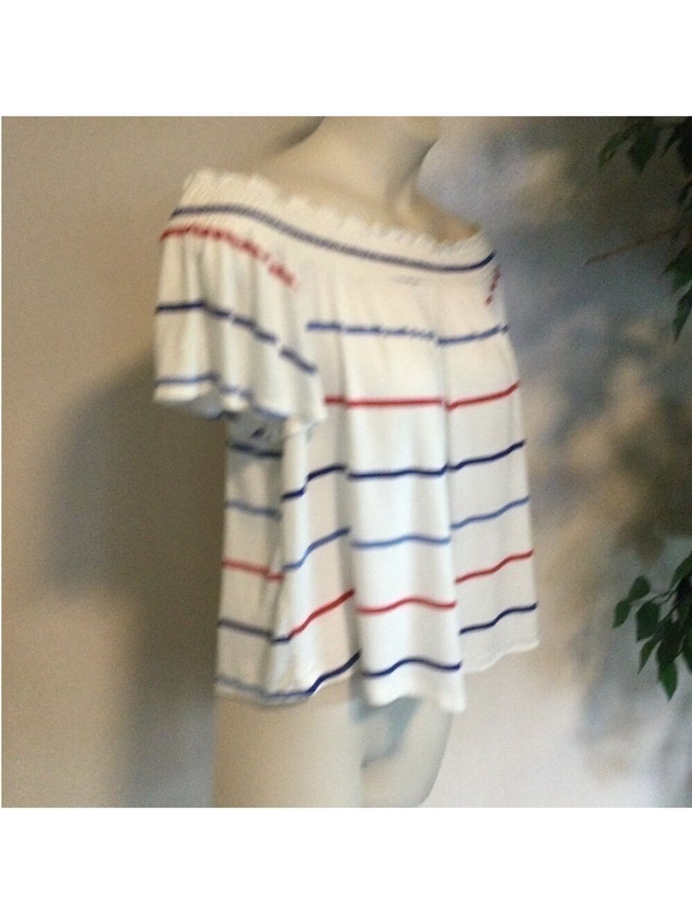 SO on or off shoulder short sleeve top Woman’s Juniors XL white blue red - Picture 3 of 15